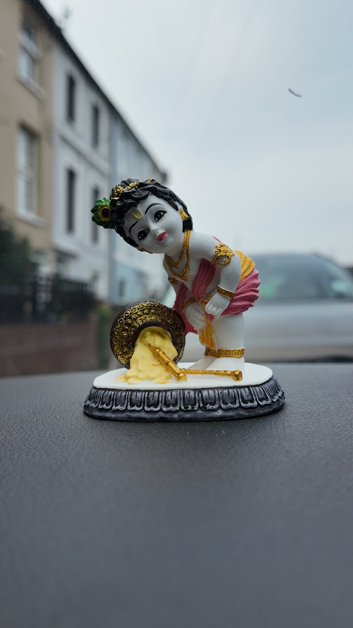 Divine Baby Krishna Idol with Butter Pot – Decorative Figurine for Car Dashboard & Home Temple